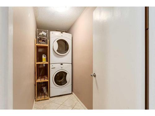 104-835 19 Avenue Sw, Calgary, AB - Indoor Photo Showing Laundry Room