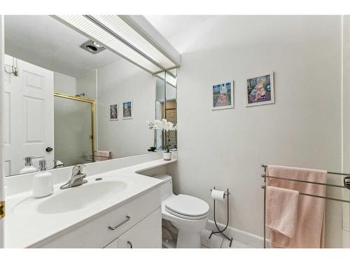 18-3203 Rideau Place Sw, Calgary, AB - Indoor Photo Showing Bathroom