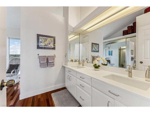 18-3203 Rideau Place Sw, Calgary, AB - Indoor Photo Showing Bathroom