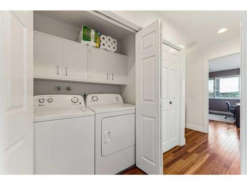 18-3203 Rideau Place Sw, Calgary, AB - Indoor Photo Showing Laundry Room