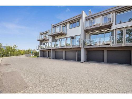 18-3203 Rideau Place Sw, Calgary, AB - Outdoor With Balcony