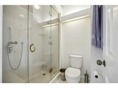 18-3203 Rideau Place Sw, Calgary, AB - Indoor Photo Showing Bathroom