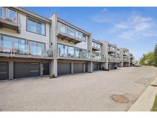 18-3203 Rideau Place Sw, Calgary, AB - Outdoor With Balcony