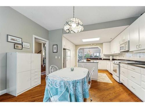 18-3203 Rideau Place Sw, Calgary, AB - Indoor Photo Showing Dining Room