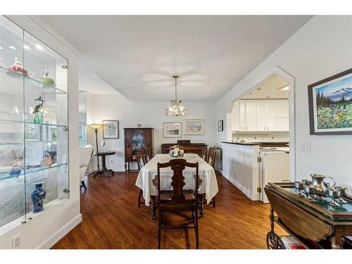 18-3203 Rideau Place Sw, Calgary, AB - Indoor Photo Showing Dining Room