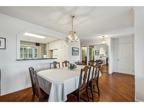 18-3203 Rideau Place Sw, Calgary, AB - Indoor Photo Showing Dining Room