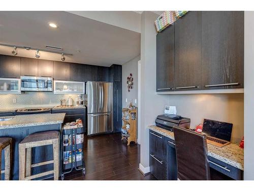 2106-215 13 Avenue Sw, Calgary, AB - Indoor Photo Showing Kitchen