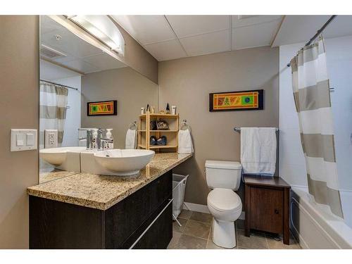 2106-215 13 Avenue Sw, Calgary, AB - Indoor Photo Showing Bathroom