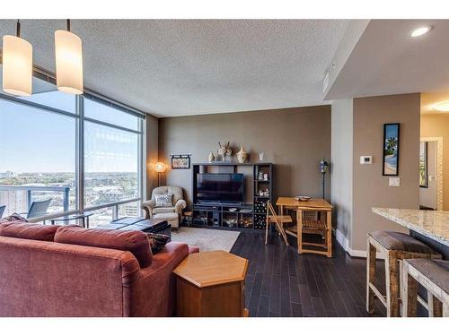 2106-215 13 Avenue Sw, Calgary, AB - Indoor Photo Showing Living Room