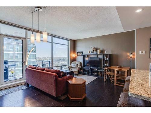 2106-215 13 Avenue Sw, Calgary, AB - Indoor Photo Showing Living Room