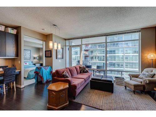 2106-215 13 Avenue Sw, Calgary, AB - Indoor Photo Showing Living Room