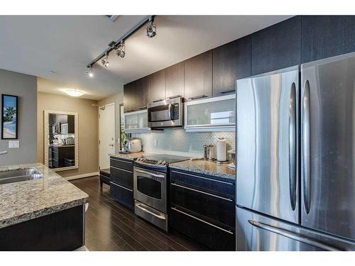 2106-215 13 Avenue Sw, Calgary, AB - Indoor Photo Showing Kitchen With Stainless Steel Kitchen With Upgraded Kitchen