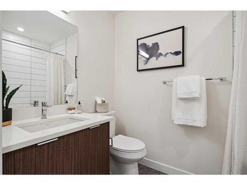 255 Dieppe Drive Sw, Calgary, AB - Indoor Photo Showing Bathroom