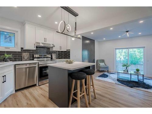 2306 19 Street Ne, Calgary, AB - Indoor Photo Showing Kitchen With Upgraded Kitchen