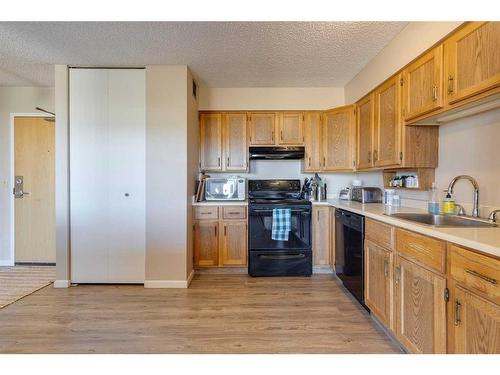 1505-80 Point Mckay Crescent Nw, Calgary, AB - Indoor Photo Showing Kitchen