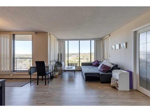 1505-80 Point Mckay Crescent Nw, Calgary, AB - Indoor Photo Showing Living Room