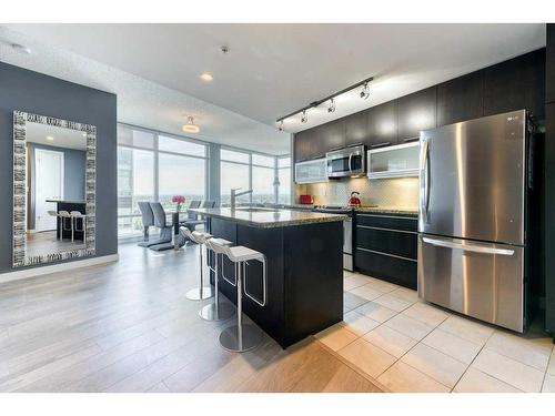 2304-215 13 Avenue Sw, Calgary, AB - Indoor Photo Showing Kitchen With Stainless Steel Kitchen With Upgraded Kitchen