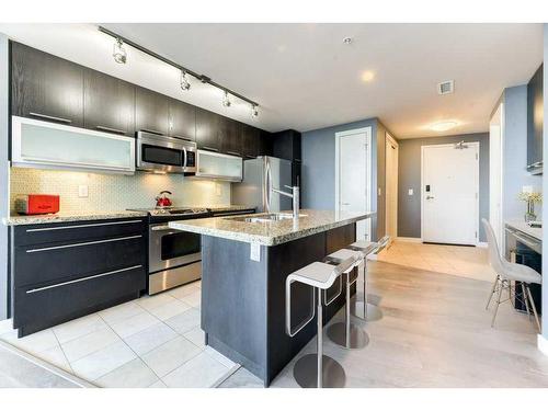 2304-215 13 Avenue Sw, Calgary, AB - Indoor Photo Showing Kitchen With Stainless Steel Kitchen With Upgraded Kitchen