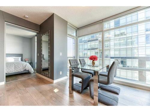 2304-215 13 Avenue Sw, Calgary, AB - Indoor Photo Showing Dining Room