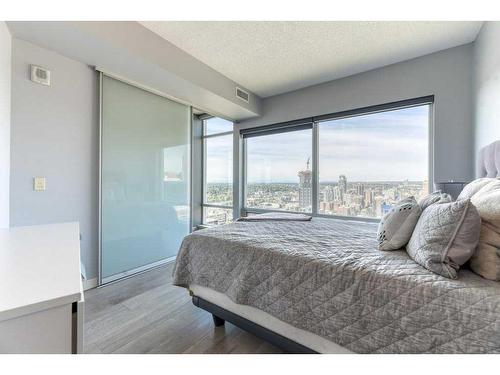 2304-215 13 Avenue Sw, Calgary, AB - Indoor Photo Showing Bedroom