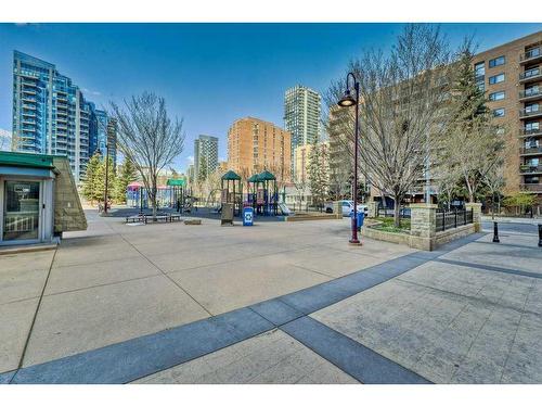 2304-215 13 Avenue Sw, Calgary, AB - Outdoor