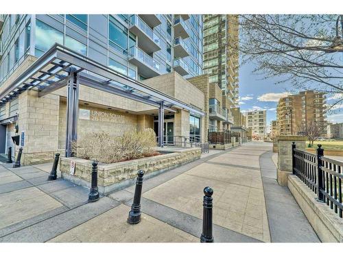 2304-215 13 Avenue Sw, Calgary, AB - Outdoor