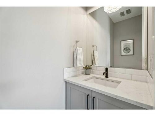 2007 12 Street Nw, Calgary, AB - Indoor Photo Showing Bathroom