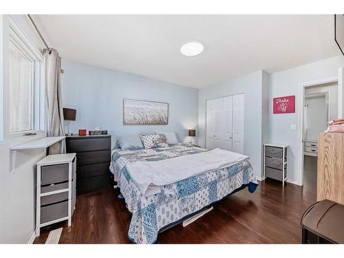 5114 43 Street, Olds, AB - Indoor Photo Showing Bedroom