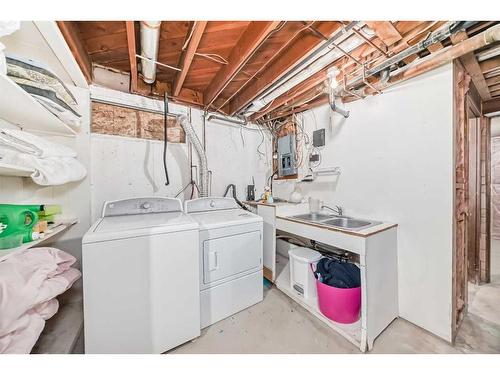 5114 43 Street, Olds, AB - Indoor Photo Showing Laundry Room