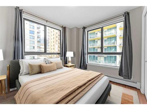 401-1111 6 Avenue Sw, Calgary, AB - Indoor Photo Showing Bedroom