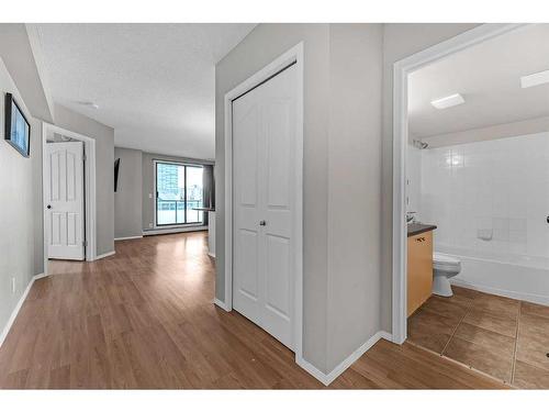 401-1111 6 Avenue Sw, Calgary, AB - Indoor