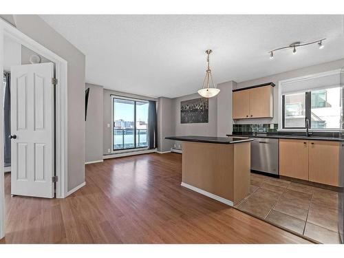 401-1111 6 Avenue Sw, Calgary, AB - Indoor Photo Showing Kitchen