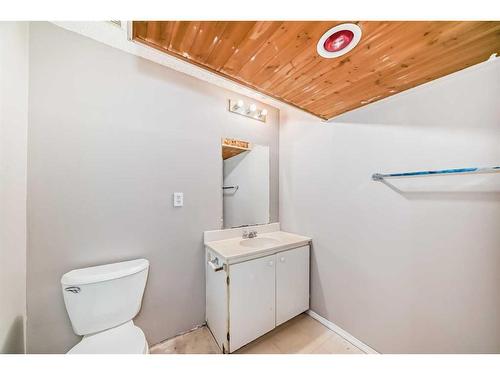 24 Whitaker Close Ne, Calgary, AB - Indoor Photo Showing Bathroom