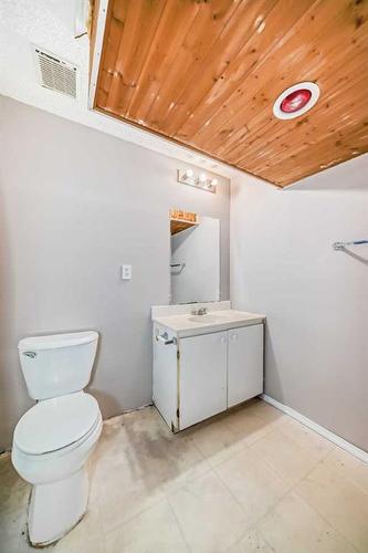 24 Whitaker Close Ne, Calgary, AB - Indoor Photo Showing Bathroom