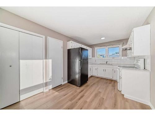 24 Whitaker Close Ne, Calgary, AB - Indoor Photo Showing Kitchen