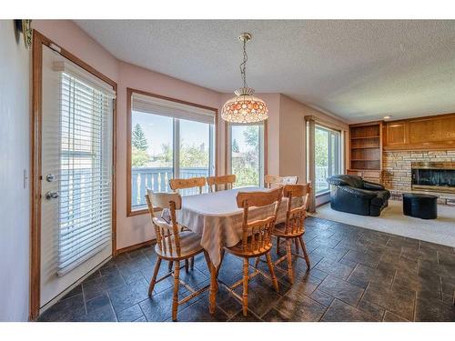 97 Edgebrook Road Nw, Calgary, AB - Indoor Photo Showing Dining Room