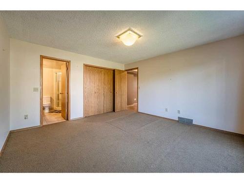 97 Edgebrook Road Nw, Calgary, AB - Indoor Photo Showing Other Room