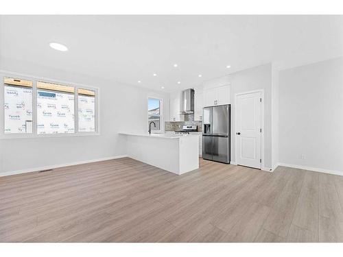 120 Setonstone Manor Se, Calgary, AB - Indoor Photo Showing Kitchen