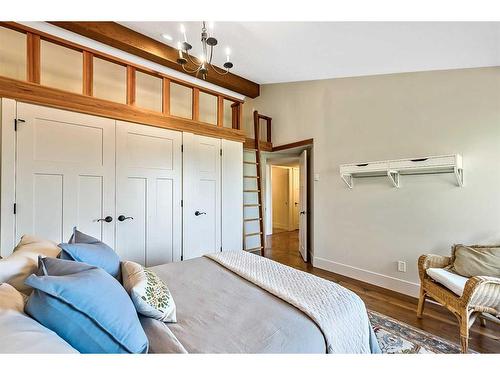 402002 80 Street West, Rural Foothills County, AB - Indoor Photo Showing Bedroom