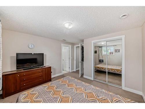 120 Saddlebrook Circle Ne, Calgary, AB - Indoor Photo Showing Other Room