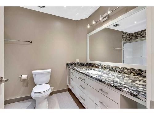 420 Sandstone Place, Okotoks, AB - Indoor Photo Showing Bathroom