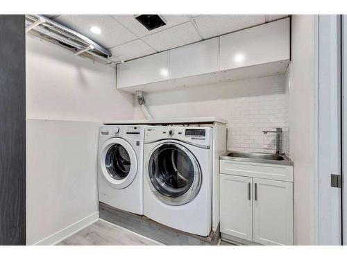 420 Sandstone Place, Okotoks, AB - Indoor Photo Showing Laundry Room