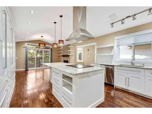 420 Sandstone Place, Okotoks, AB - Indoor Photo Showing Kitchen With Upgraded Kitchen