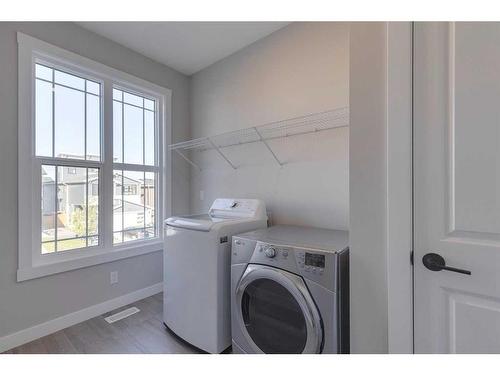 20 Rowley Terrace Nw, Calgary, AB - Indoor Photo Showing Laundry Room