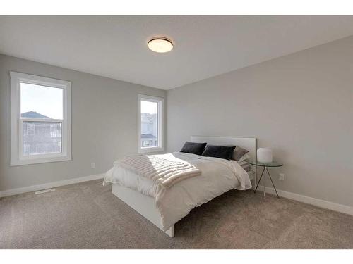 20 Rowley Terrace Nw, Calgary, AB - Indoor Photo Showing Bedroom