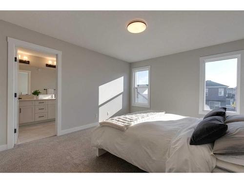 20 Rowley Terrace Nw, Calgary, AB - Indoor Photo Showing Bedroom