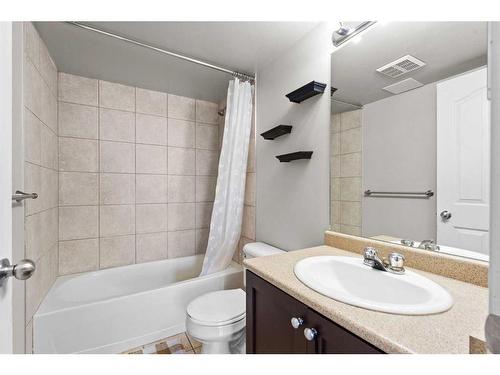 910-1111 6 Avenue Sw, Calgary, AB - Indoor Photo Showing Bathroom