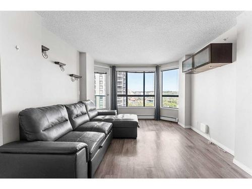 910-1111 6 Avenue Sw, Calgary, AB - Indoor Photo Showing Living Room