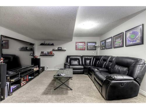 355 Mt Sparrowhawk Place Se, Calgary, AB - Indoor Photo Showing Living Room