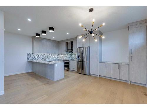 941-38 Street, Calgary, AB - Indoor Photo Showing Kitchen With Upgraded Kitchen